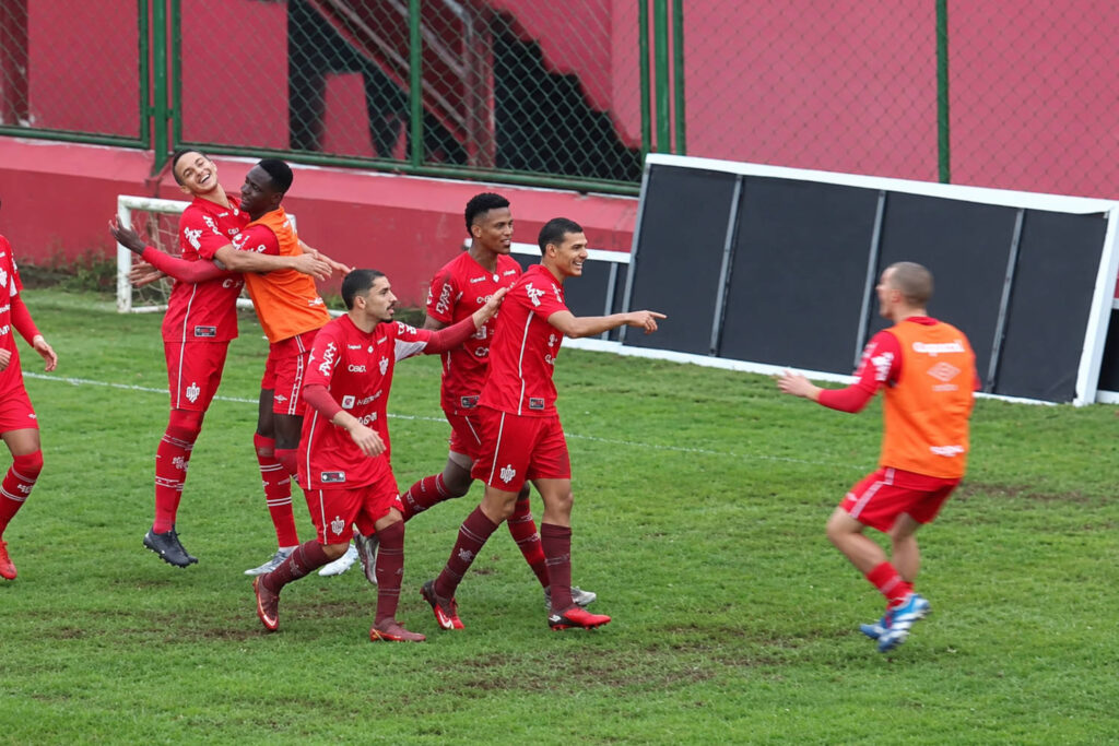 Notícias de Curitiba e do Paraná | Busão Curitiba 13 paranavai sao joseeense copa parana 2026