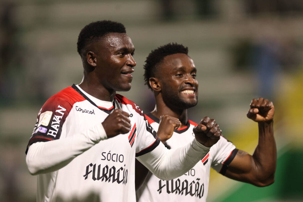 Notícias de Curitiba e do Paraná | Busão Curitiba 14 chapecoense athletico brasileirao 2026