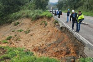 Notícias de Curitiba e do Paraná | Busão Curitiba 25 pr 092 erosao km 19 almirante tamandare 001 Notícias de Curitiba e do Paraná | Busão Curitiba
